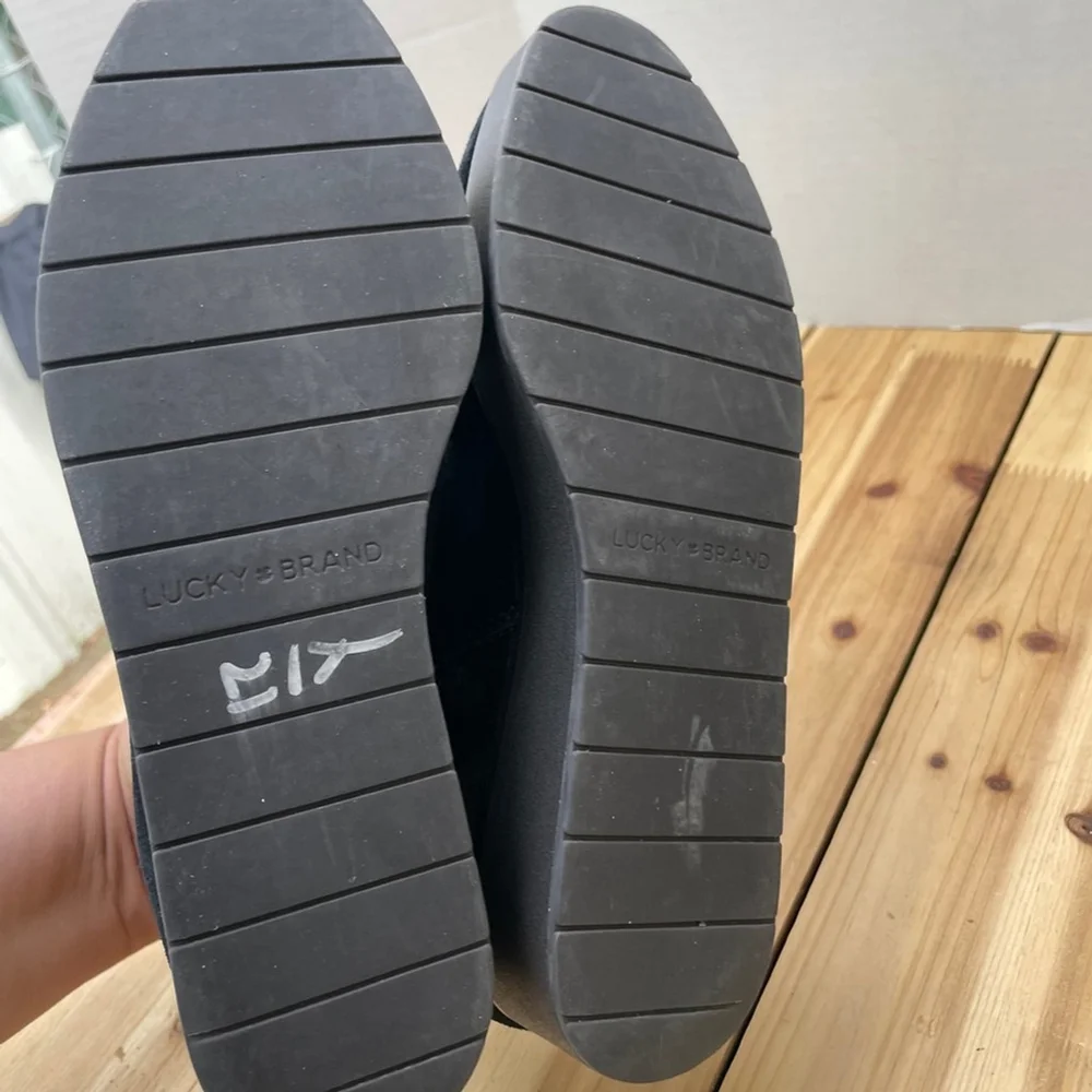 Lucky Brand step out